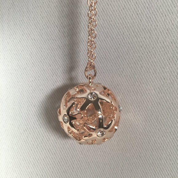 🥳🎉HP🎉🥳Guess Rose Gold Ball Pendant, 24" Chain with Lobster Clasp - Picture 1 of 6